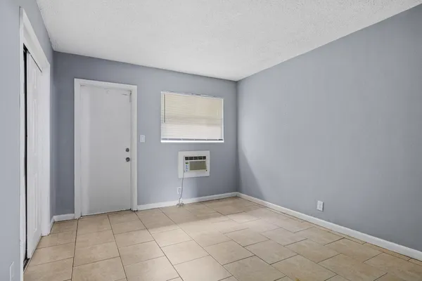 $1,850 | 181 Northwest 42nd Street, Unit 3, Oakland Park, FL 33309