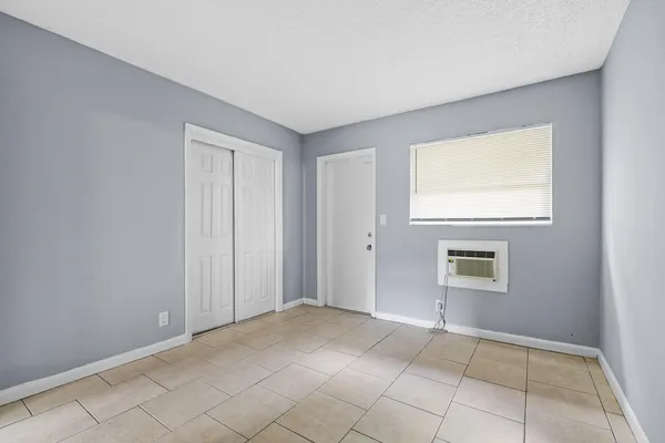 $1,850 | 181 Northwest 42nd Street, Unit 3, Oakland Park, FL 33309