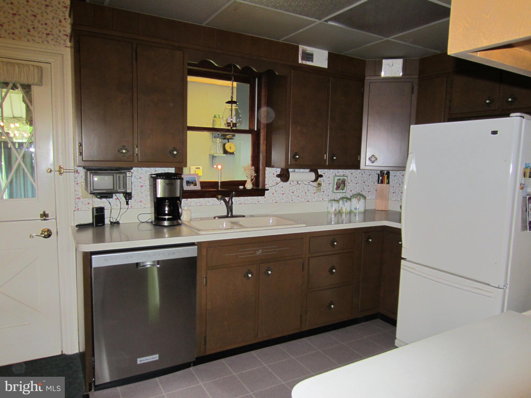 3654 Blue Rock Road Lancaster, PA 17603 - Photo 12 of 32 Kitchen has modern appliances and peninsula...