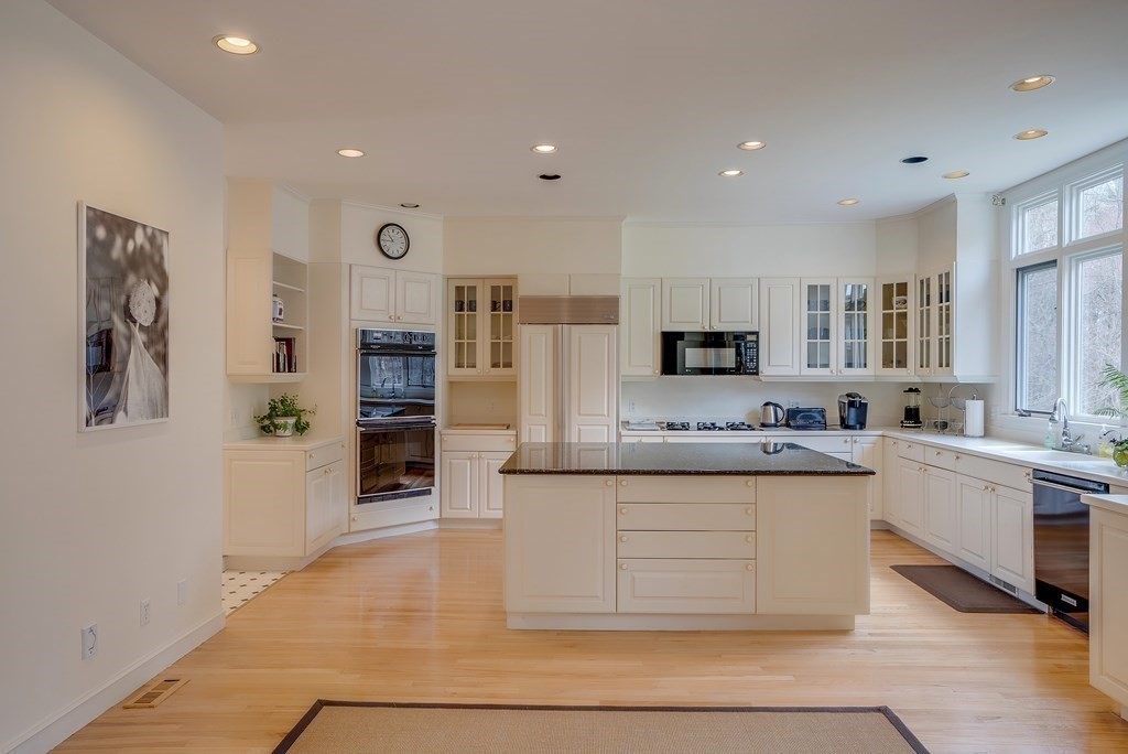 821 Strawberry Hill Road Concord, MA 01742 - Photo 11 of 34