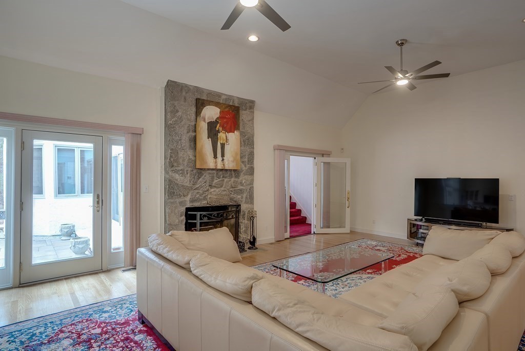 821 Strawberry Hill Road Concord, MA 01742 - Photo 14 of 34