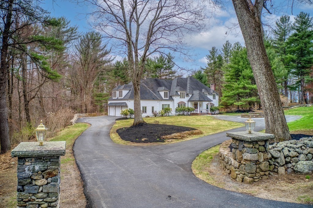 821 Strawberry Hill Road Concord, MA 01742 - Photo 2 of 34