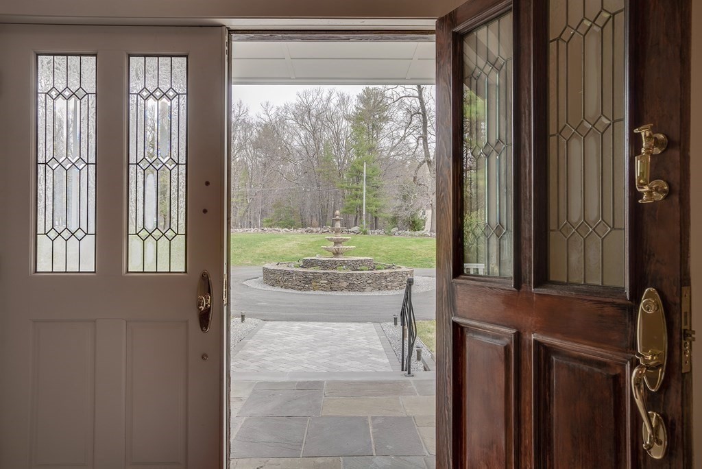 821 Strawberry Hill Road Concord, MA 01742 - Photo 4 of 34