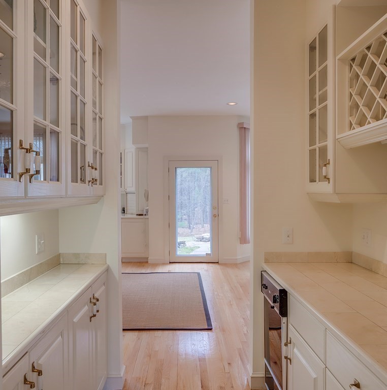 821 Strawberry Hill Road Concord, MA 01742 - Photo 10 of 34