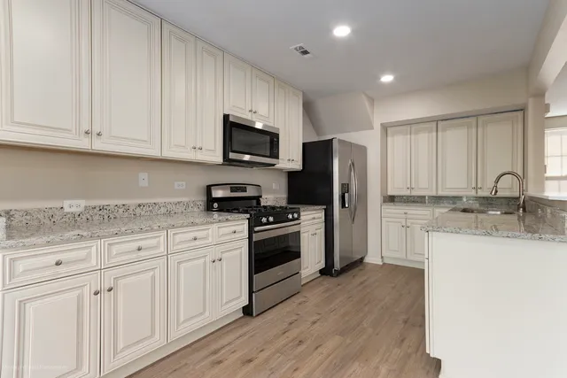 $242,900 | 653 Serendipity Drive, Aurora, IL 60504