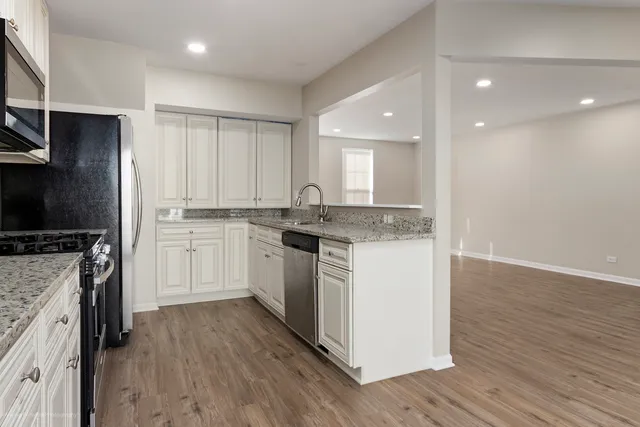 $242,900 | 653 Serendipity Drive, Aurora, IL 60504