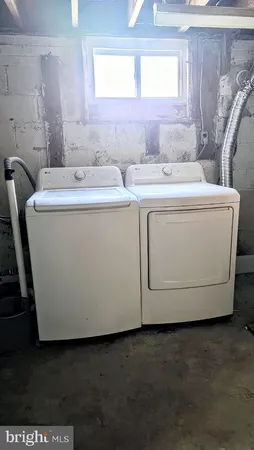 a view of a back yard of the house