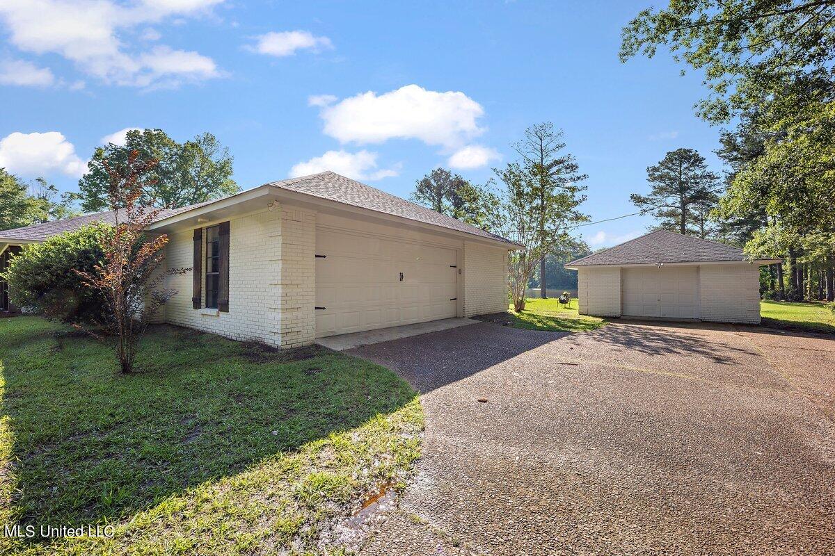 213 Springwood Drive Terry, MS 39170 - Photo 3 of 34 HTP_9221
