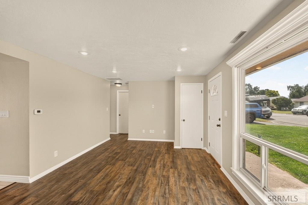 730 Balsam Street Pocatello, ID 83201 - Photo 9 of 37 Living Room