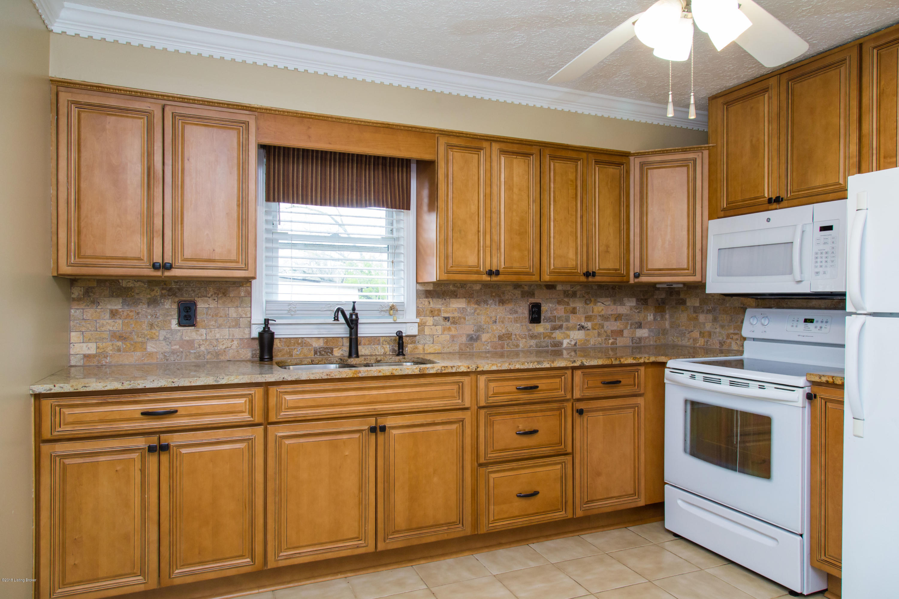 8200 Kerry Road Louisville, KY 40258 - Photo 19 of 31 8200_Kerry-19