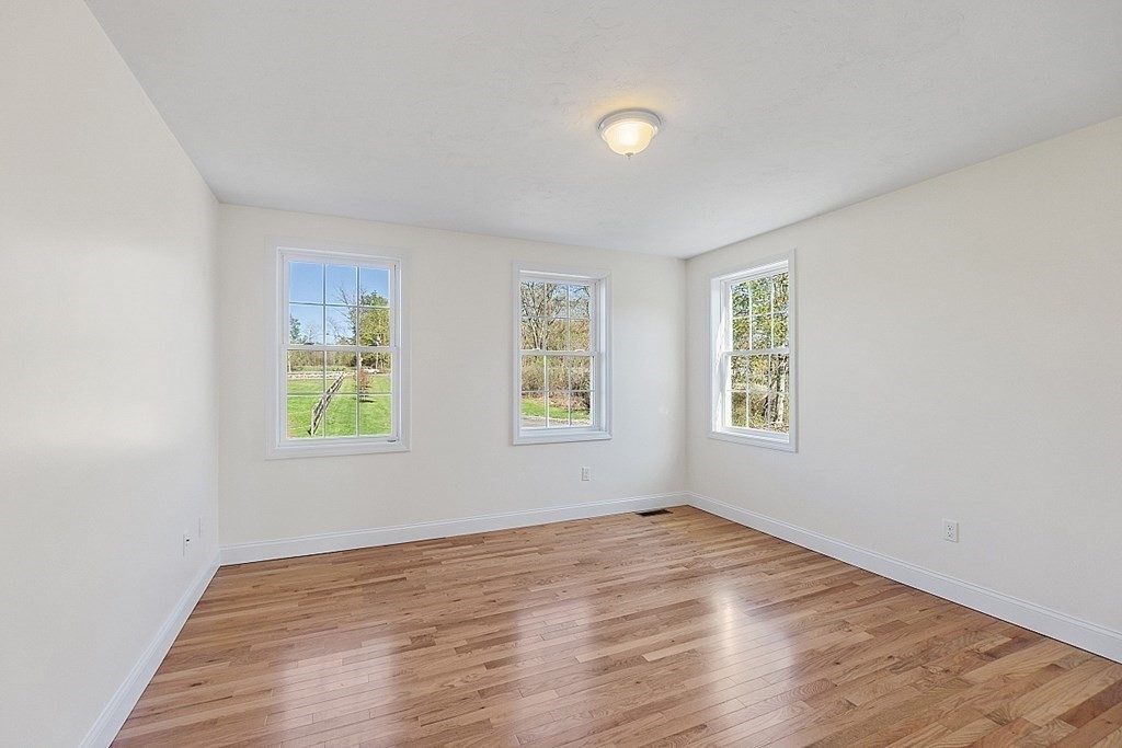 176 North End Road Townsend, MA 01469 - Photo 14 of 40