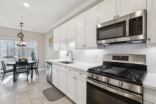 $515,000 | 34 Greentree Court, Shirley, NY 11967