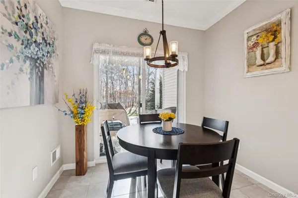 $515,000 | 34 Greentree Court, Shirley, NY 11967