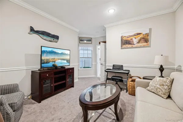 $515,000 | 34 Greentree Court, Shirley, NY 11967