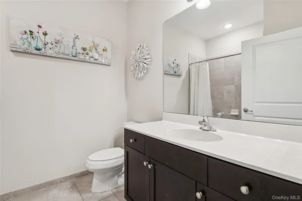 $515,000 | 34 Greentree Court, Shirley, NY 11967