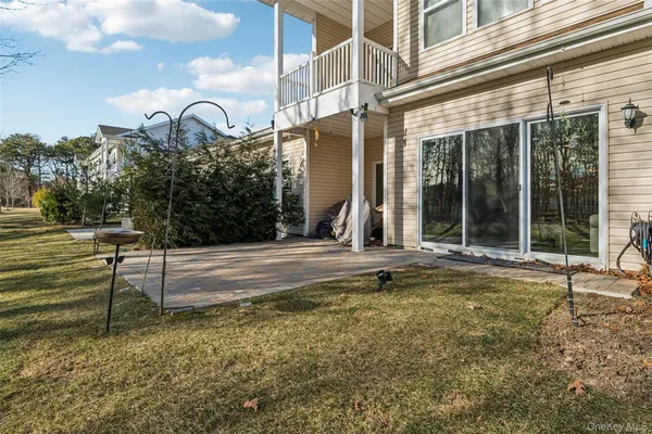$515,000 | 34 Greentree Court, Shirley, NY 11967