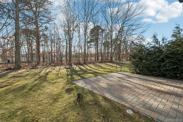 $515,000 | 34 Greentree Court, Shirley, NY 11967