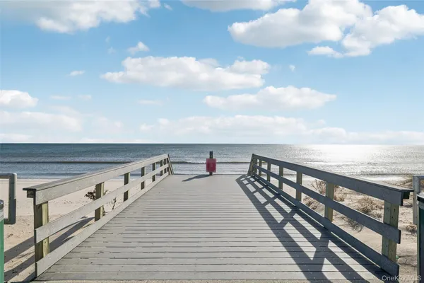 $515,000 | 34 Greentree Court, Shirley, NY 11967