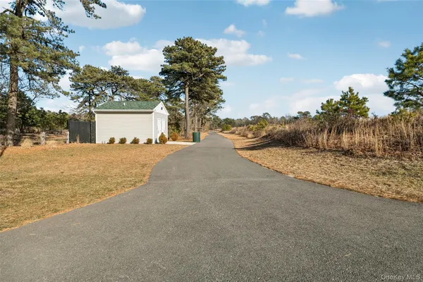 $515,000 | 34 Greentree Court, Shirley, NY 11967