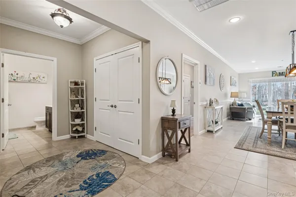 $515,000 | 34 Greentree Court, Shirley, NY 11967