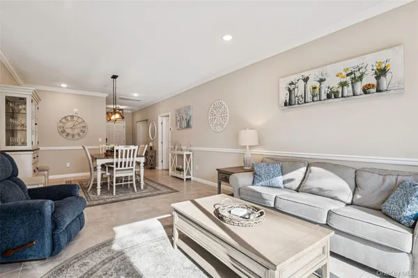 $515,000 | 34 Greentree Court, Shirley, NY 11967