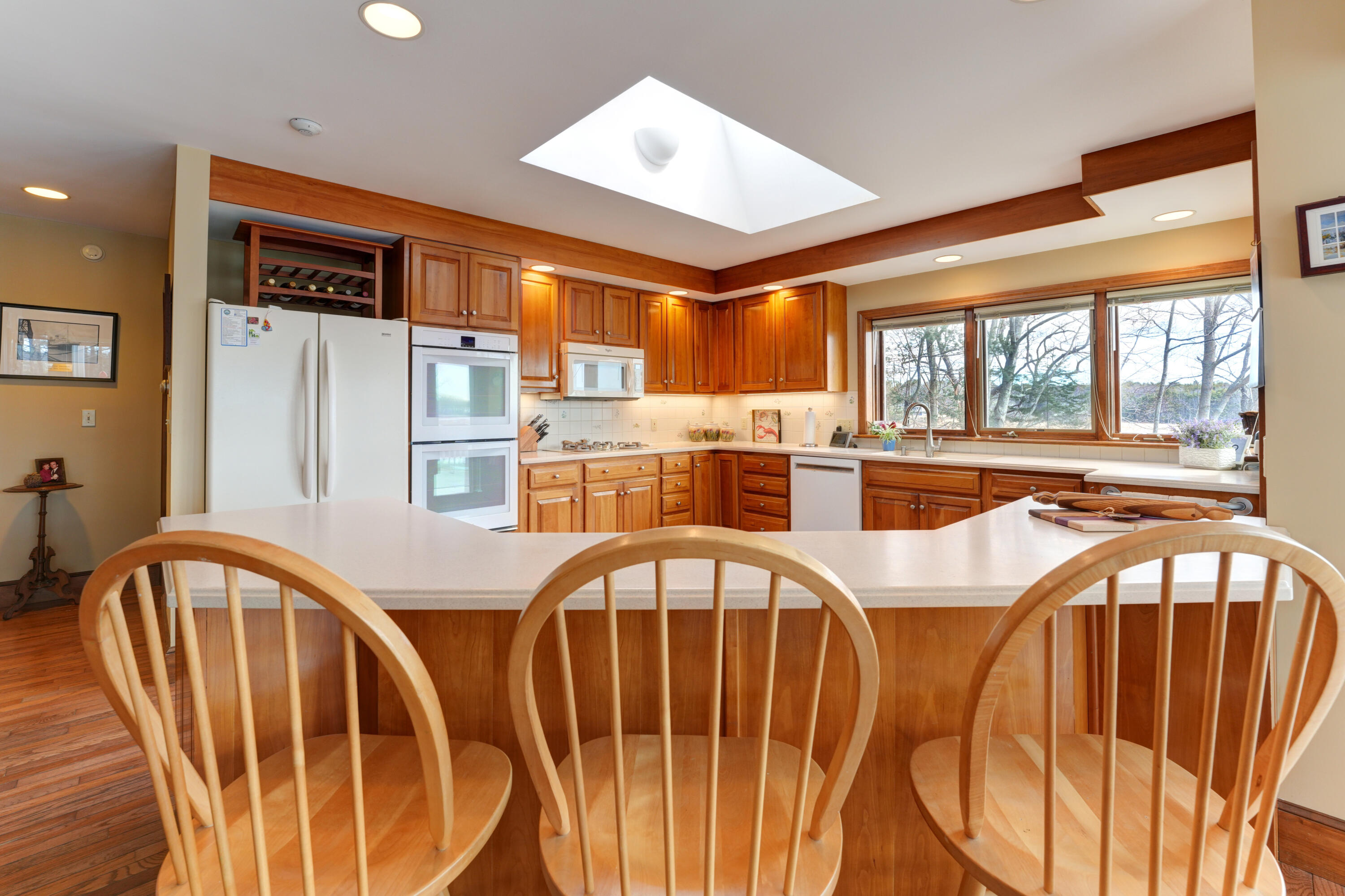 189 Mills Road Kennebunkport, ME 04046 - Photo 25 of 85 Sunlit from the large skylight.