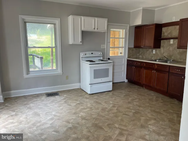 $1,750 | 215 Chapel Avenue, Parkesburg, PA 19365