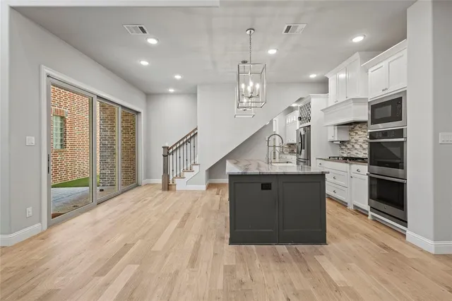 $3,700 | 568 Courtyard Lane, Irving, TX 75039