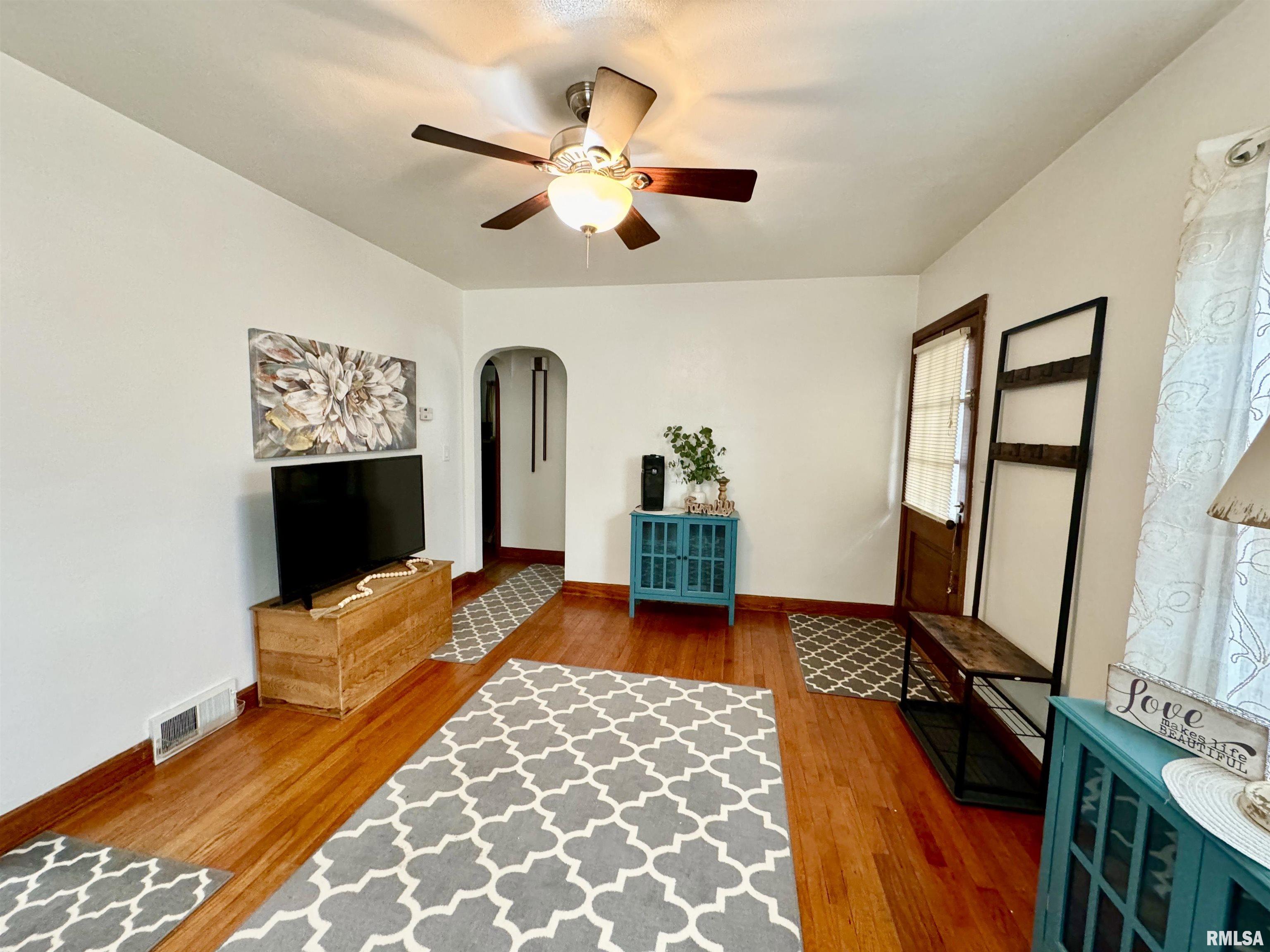2021 3rd Street Moline, IL 61265 - Photo 5 of 18 Gallery Image 5