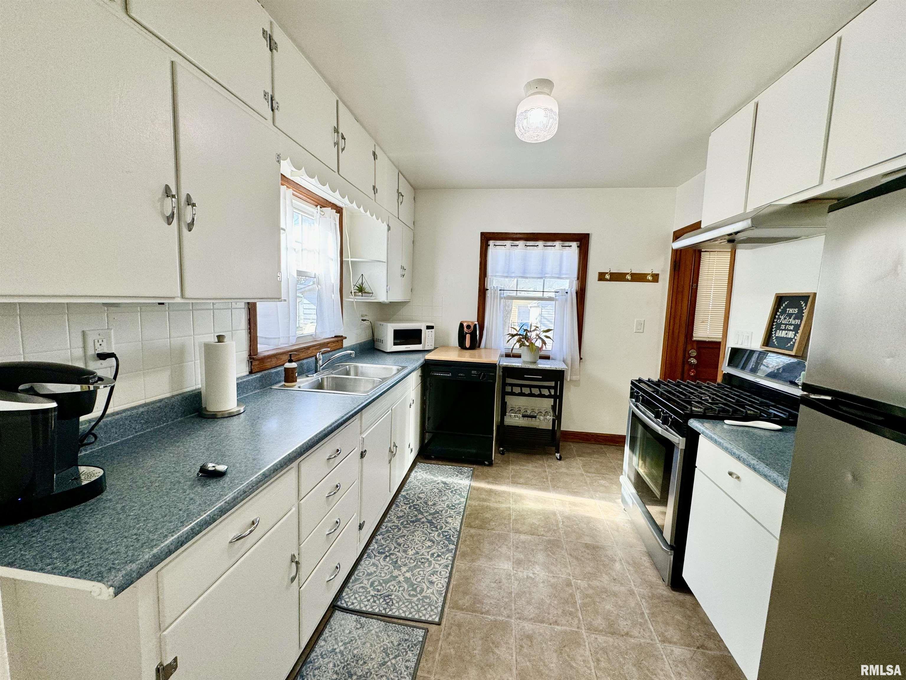 2021 3rd Street Moline, IL 61265 - Photo 6 of 18 Gallery Image 6