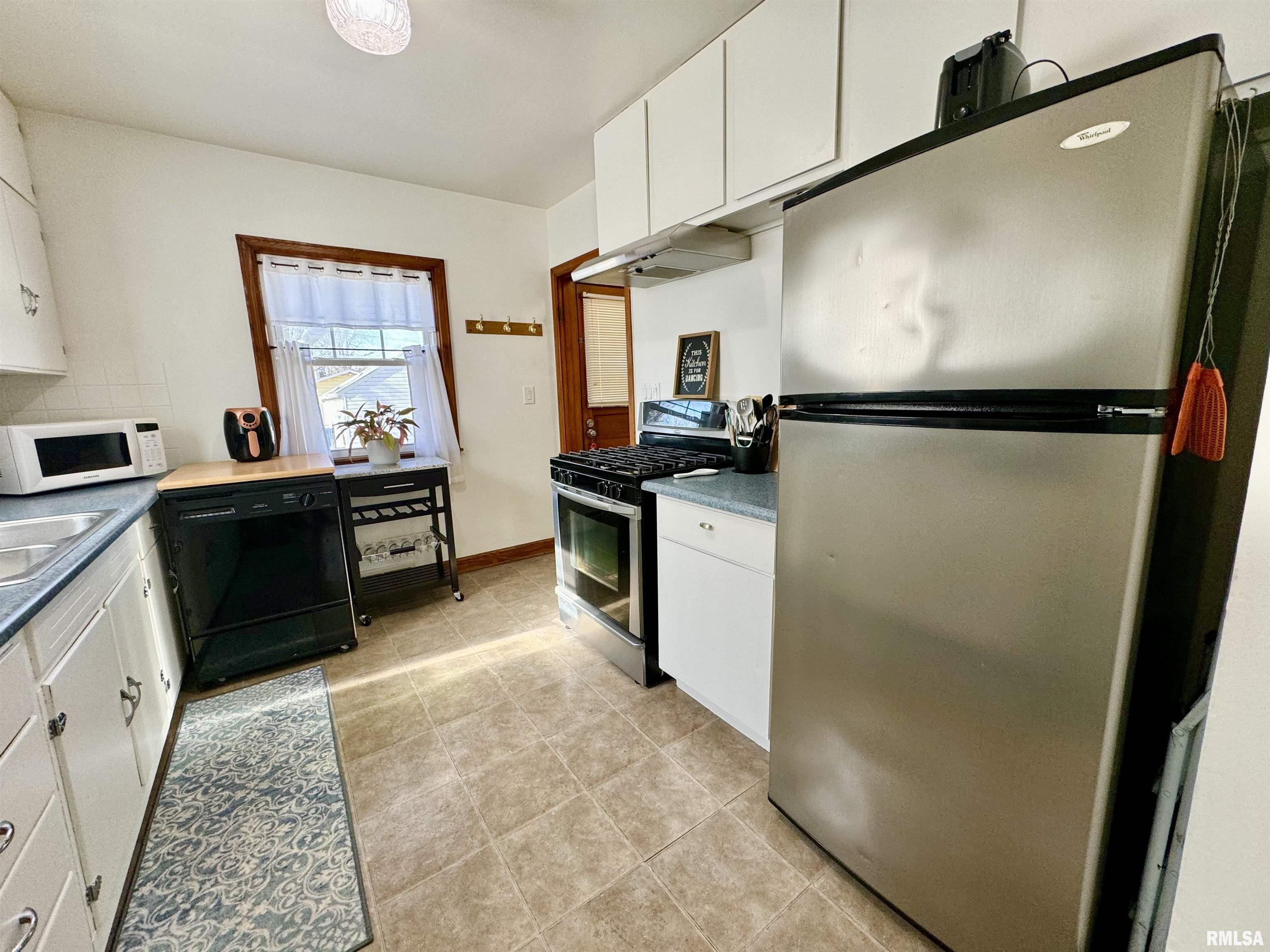 2021 3rd Street Moline, IL 61265 - Photo 8 of 18 Gallery Image 8
