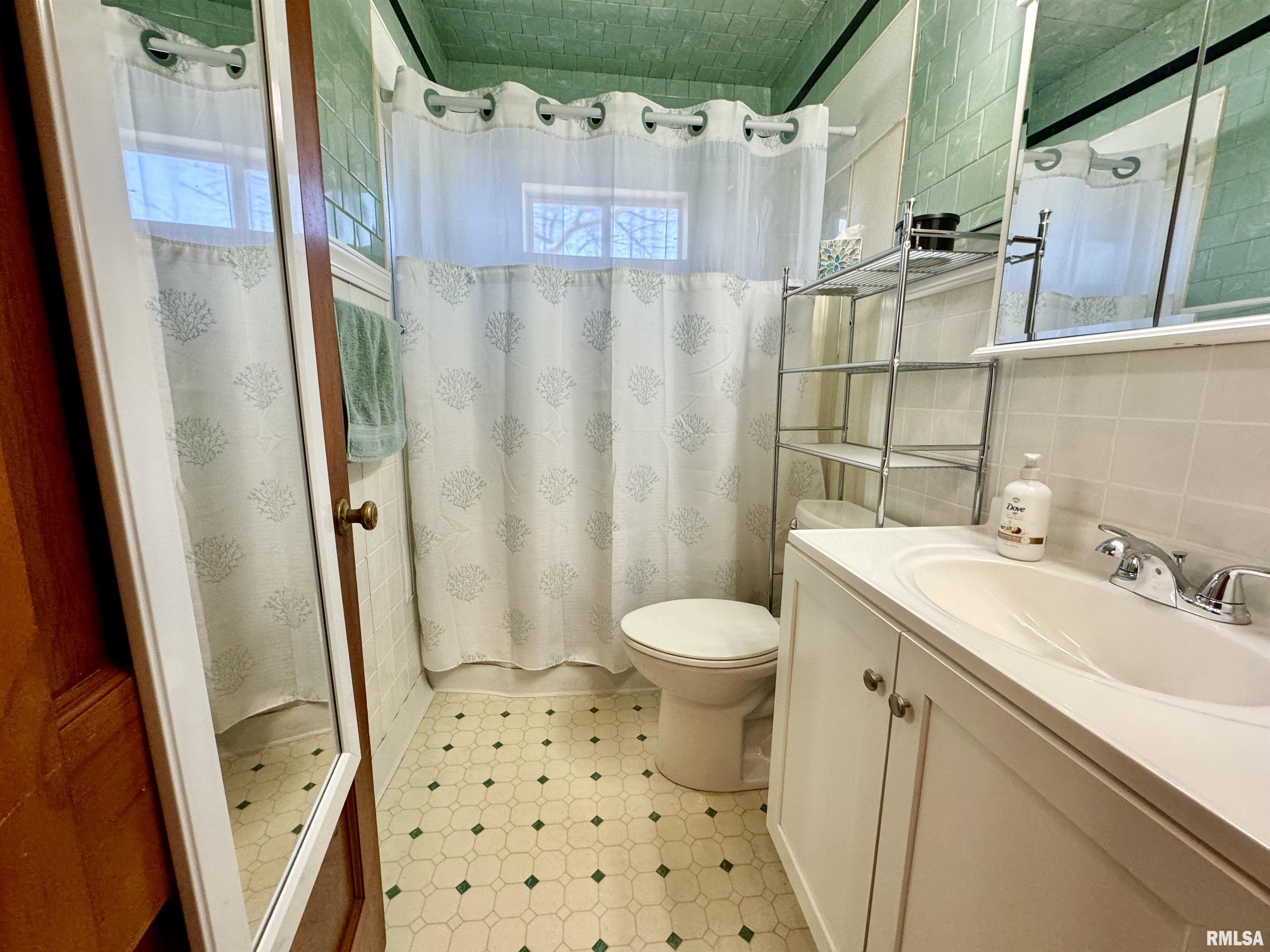 2021 3rd Street Moline, IL 61265 - Photo 9 of 18 Gallery Image 9