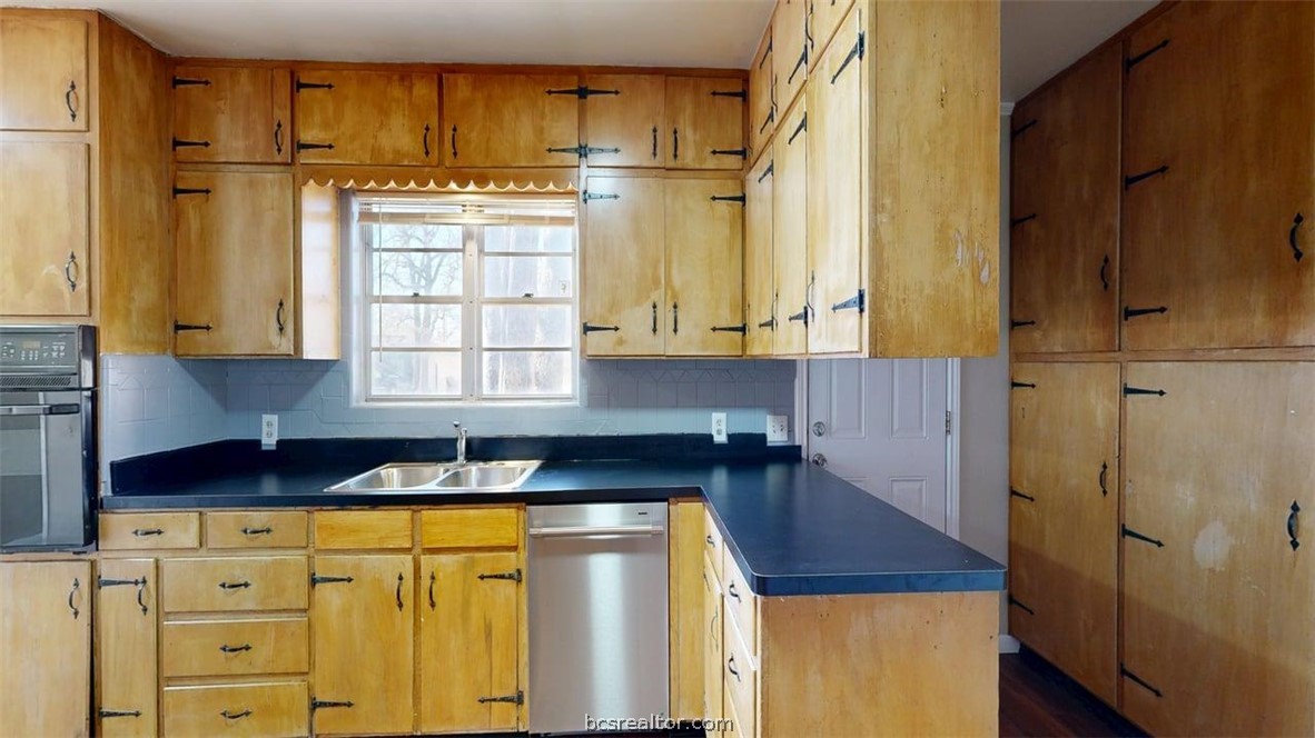 506 Clay Street Bryan, TX 77801 - Photo 8 of 32