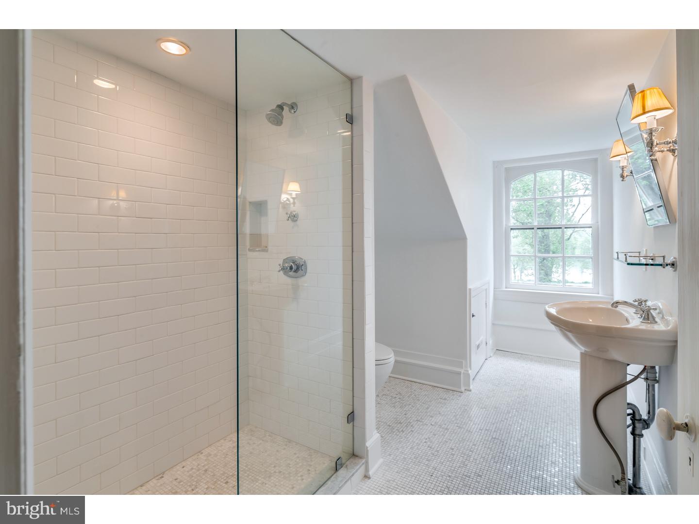 525 River Road Yardley, PA 19067 - Photo 22 of 25 Bathroom
