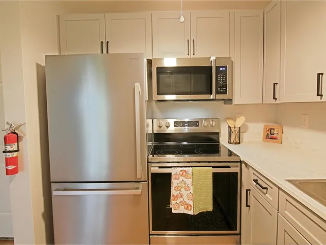 $279,900 | 285 Hildred Drive, Burlington, VT 05401