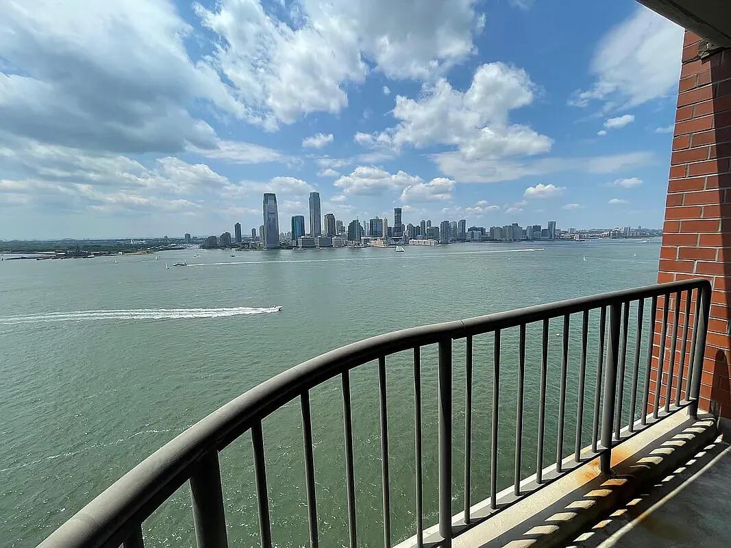 380 Rector Place, Unit 21H Manhattan, NY 10017 - Photo 10 of 12 Gallery Image 10