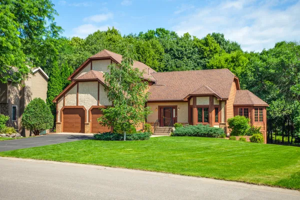 $700,000 | 16760 North Manor Road, Eden Prairie, MN 55346