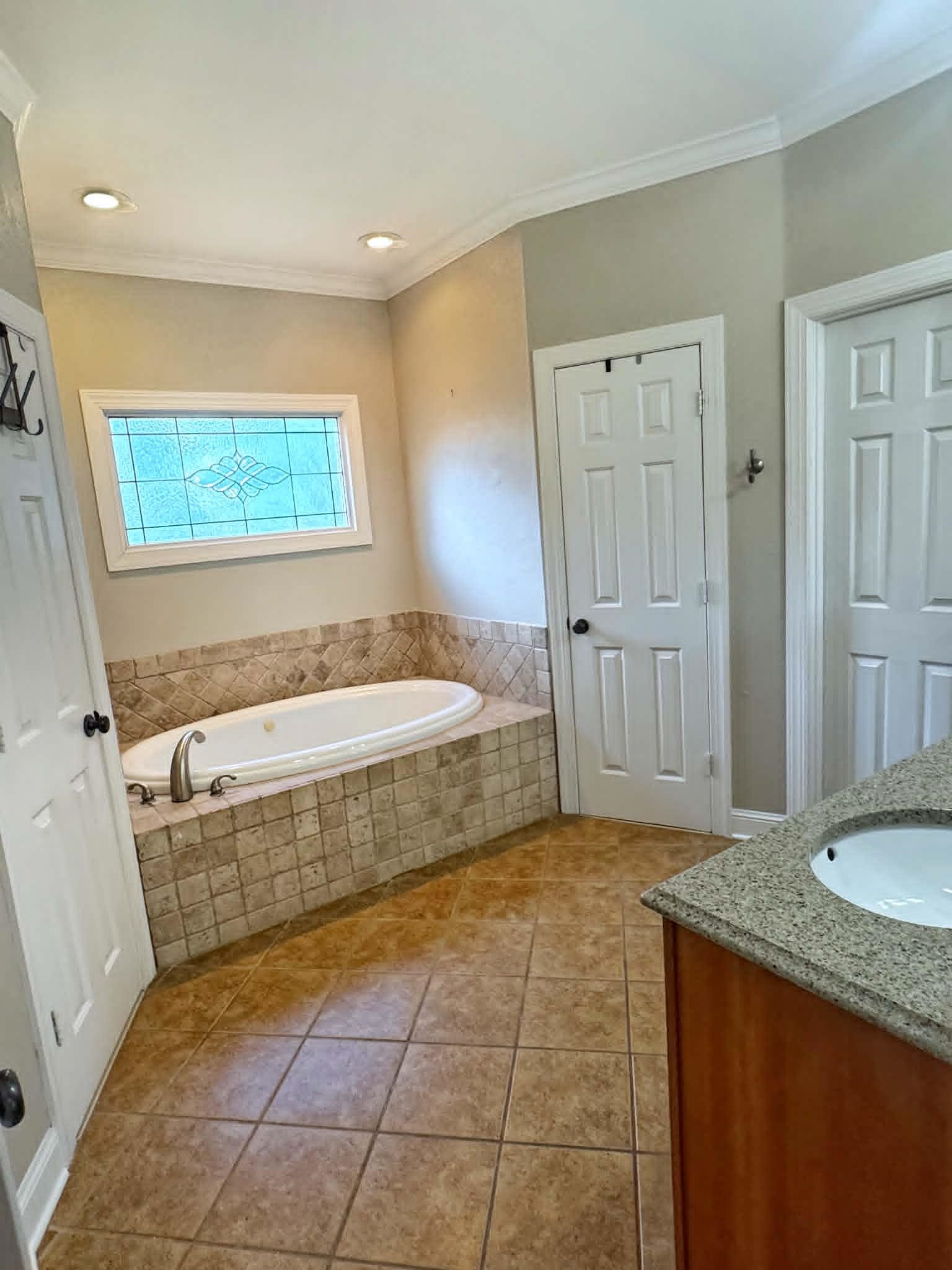 37 Crownpointe Cove Jackson, TN 38305 - Photo 17 of 39 Tile-surround soaking tub with deck-mounted faucet