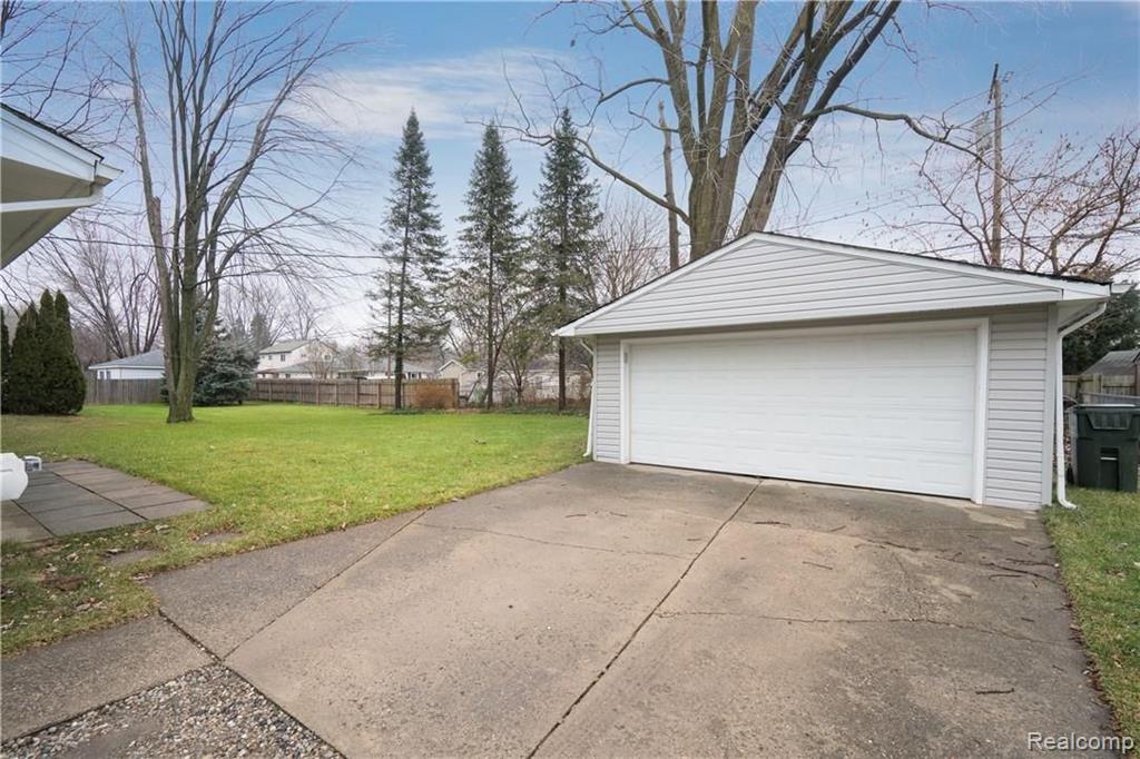 2725 Bridget Avenue Rochester Hills, MI 48307 - Photo 4 of 21