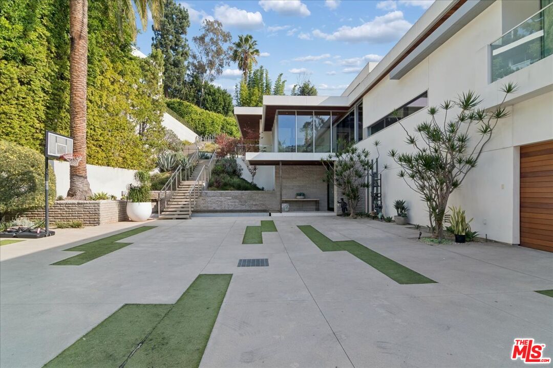 1232 Sunset Plaza Drive Los Angeles, CA 90069 - Photo 1 of 18