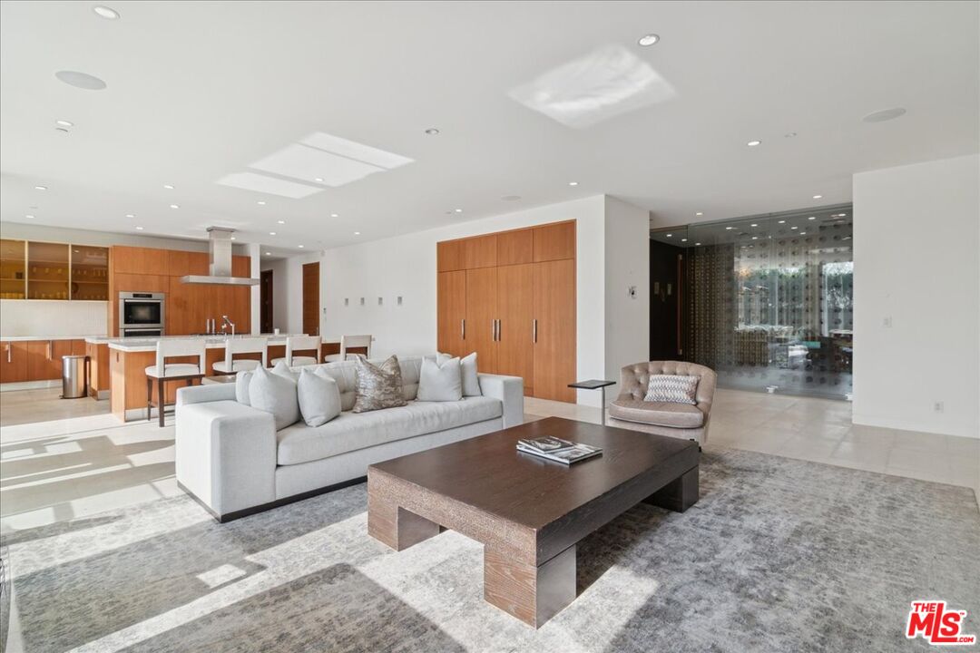 1232 Sunset Plaza Drive Los Angeles, CA 90069 - Photo 16 of 18