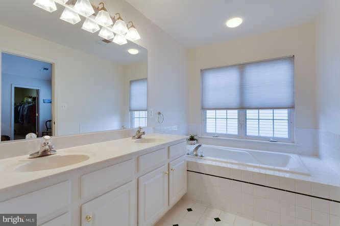 18274 Maple Spring Court Leesburg, VA 20176 - Photo 14 of 30 Bath (Master)