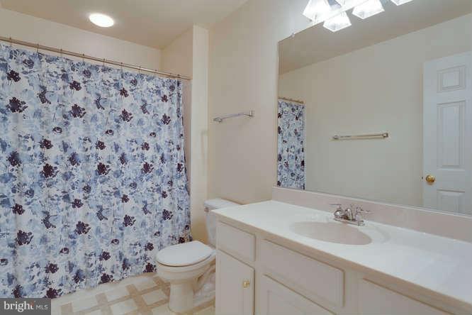 18274 Maple Spring Court Leesburg, VA 20176 - Photo 16 of 30 Bath