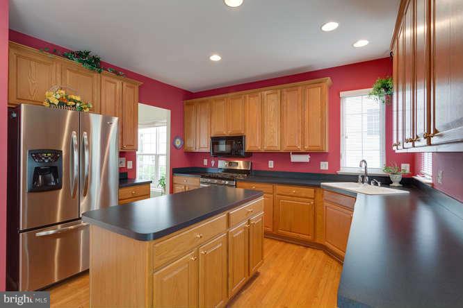 18274 Maple Spring Court Leesburg, VA 20176 - Photo 5 of 30 Kitchen