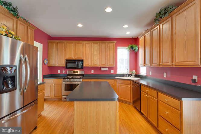 18274 Maple Spring Court Leesburg, VA 20176 - Photo 6 of 30 Kitchen