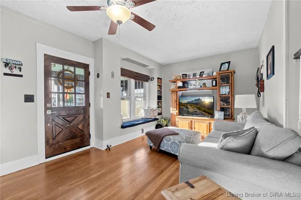 $250,000 | 2221 McLean Avenue, New Albany, IN 47150