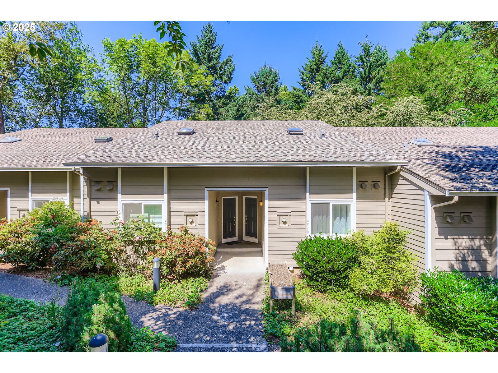 4570 Southwest Comus Place, Unit 8D Portland, OR 97219 - Photo 1 of 29 Gallery Image 1