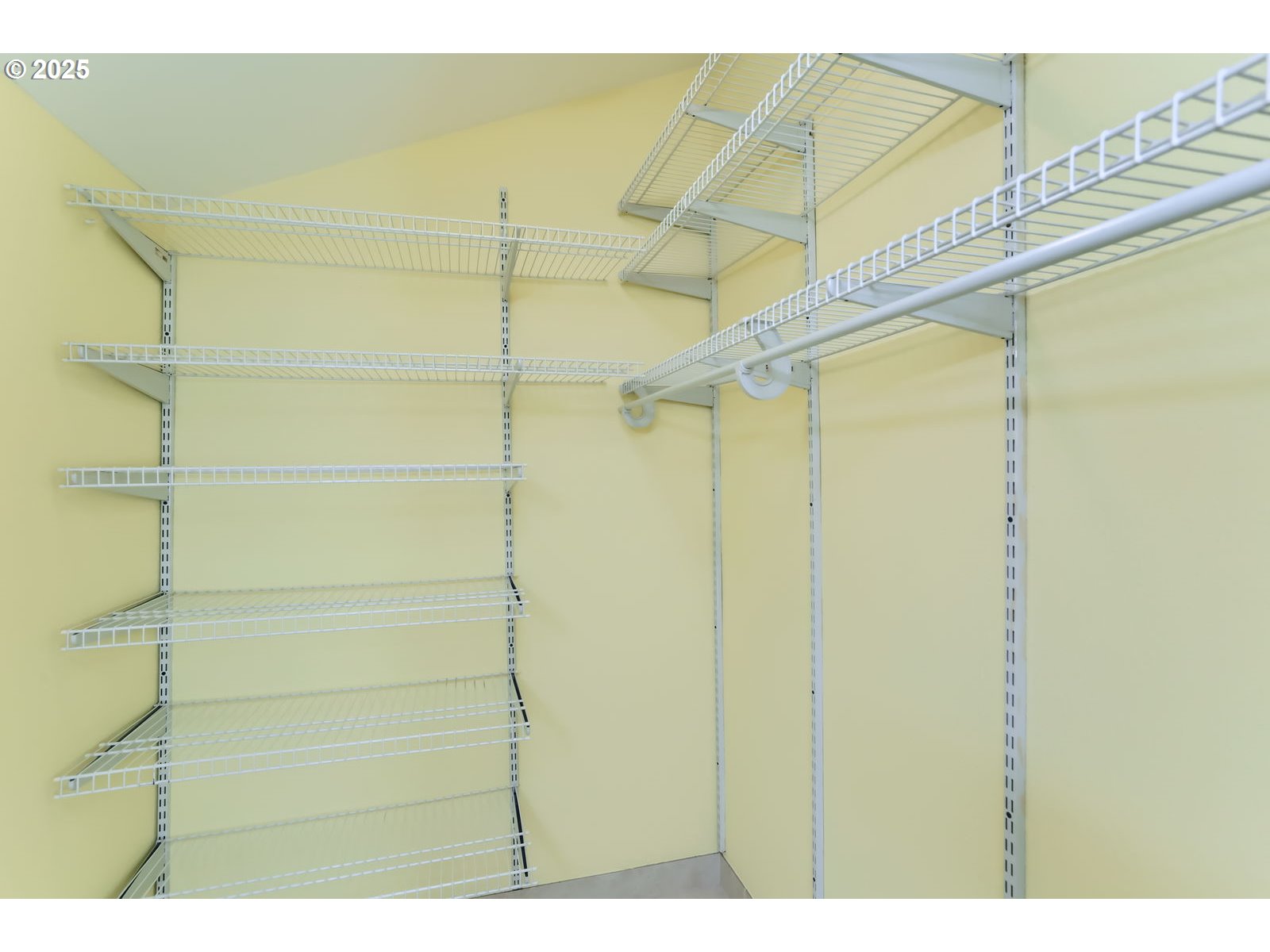 4570 Southwest Comus Place, Unit 8D Portland, OR 97219 - Photo 19 of 29 Gallery Image 19