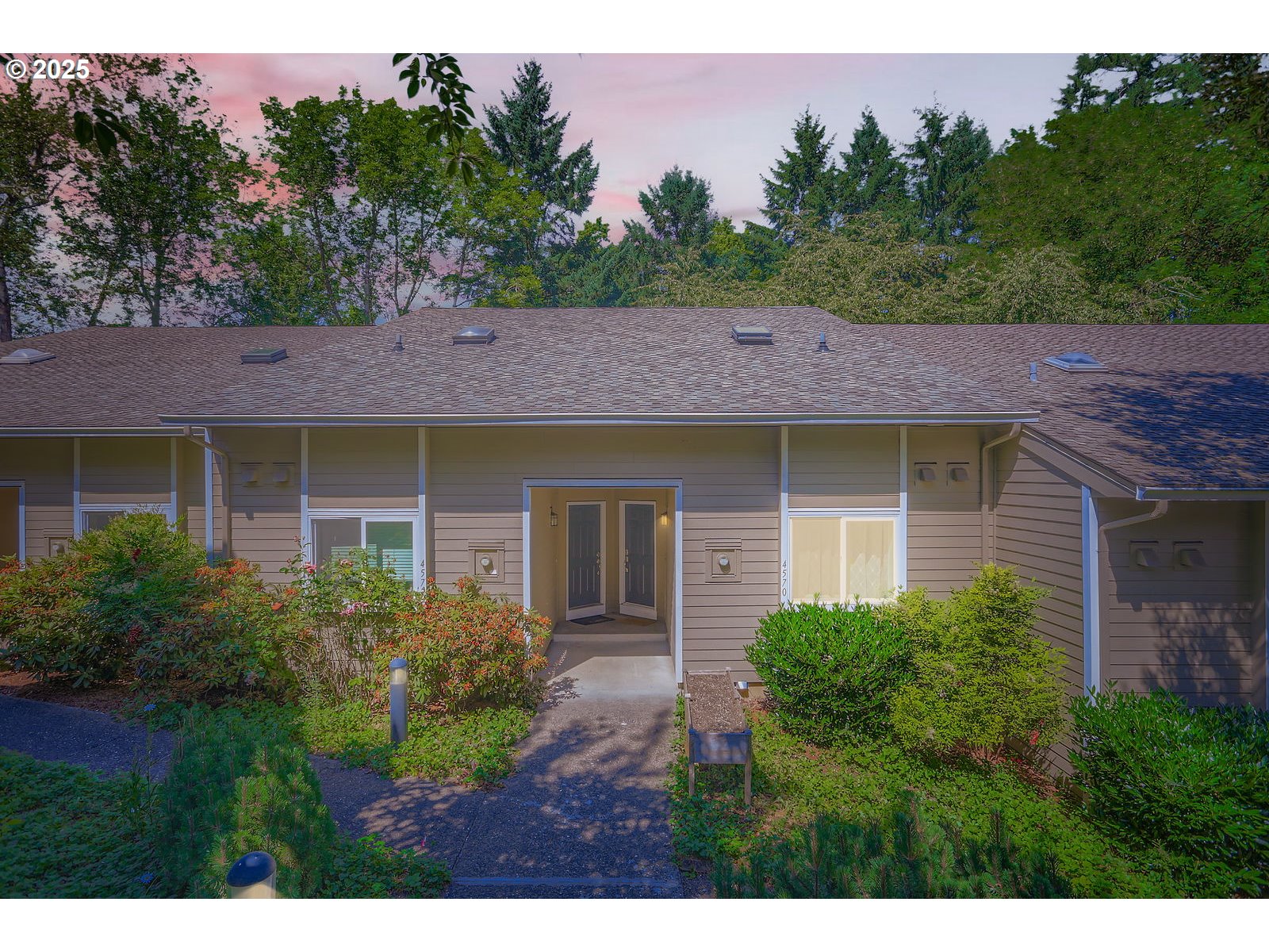 4570 Southwest Comus Place, Unit 8D Portland, OR 97219 - Photo 2 of 29 Gallery Image 2