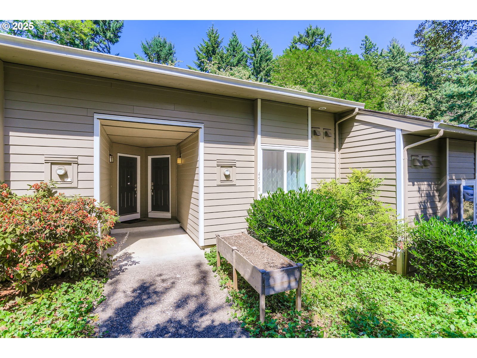 4570 Southwest Comus Place, Unit 8D Portland, OR 97219 - Photo 3 of 29 Gallery Image 3